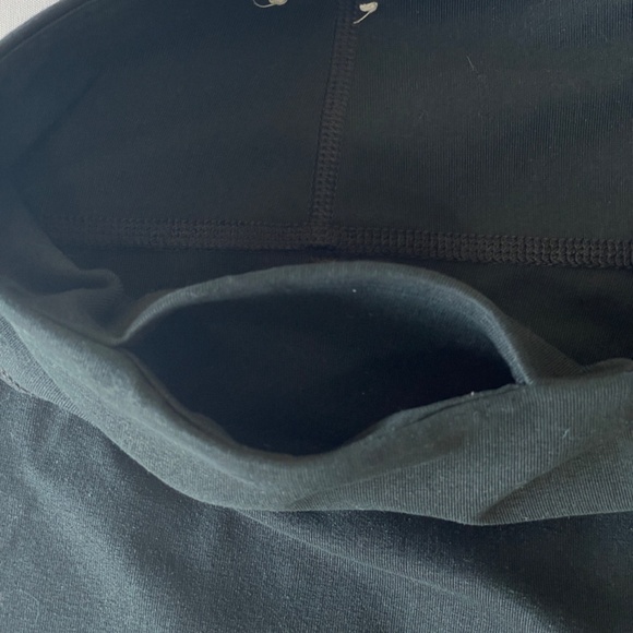 Under Armour Women’s Leggings — LG / AllSeason Gear / Active Training / Black - Picture 6 of 6